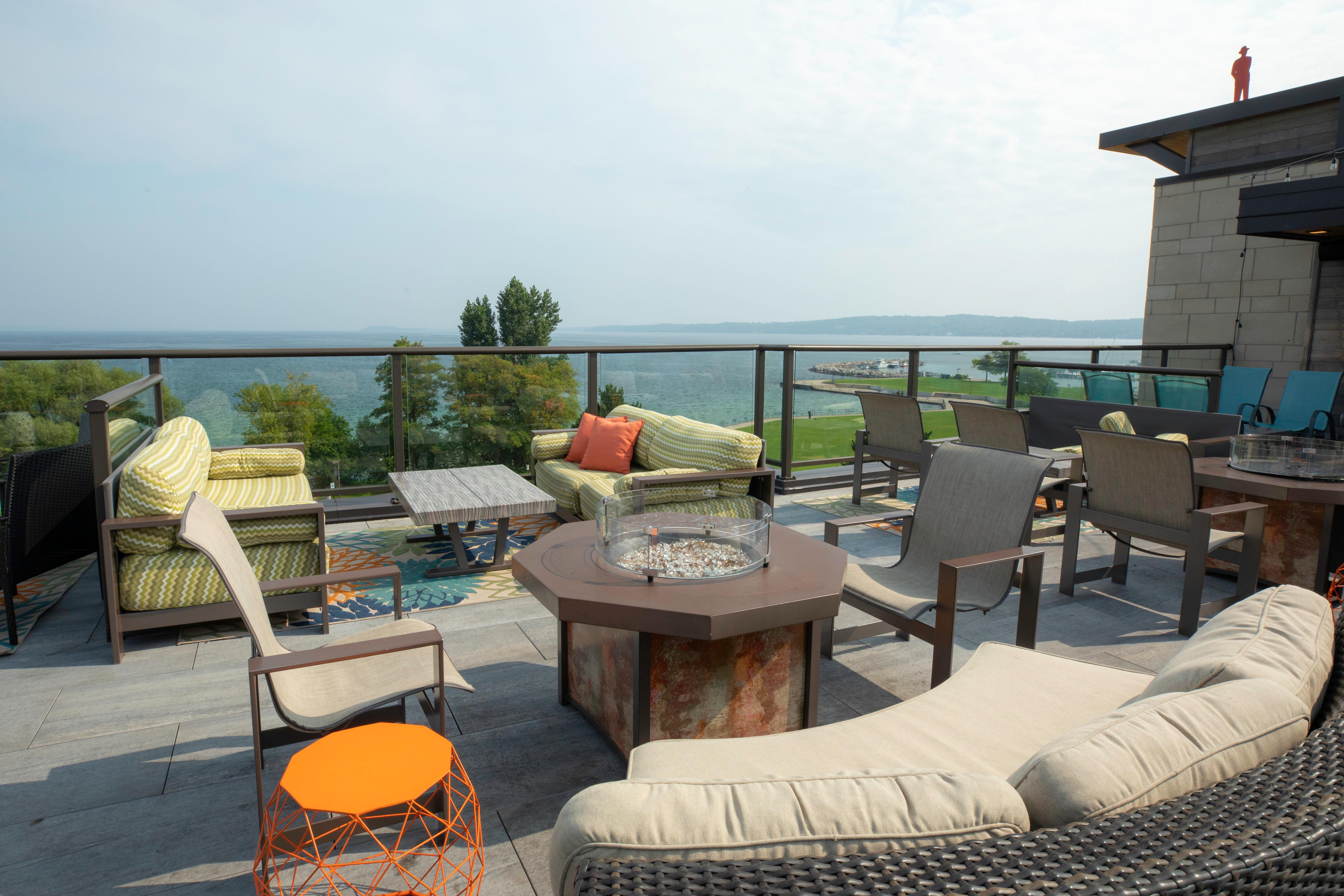 Hotel Indigo Traverse City By Ihg Exterior foto
